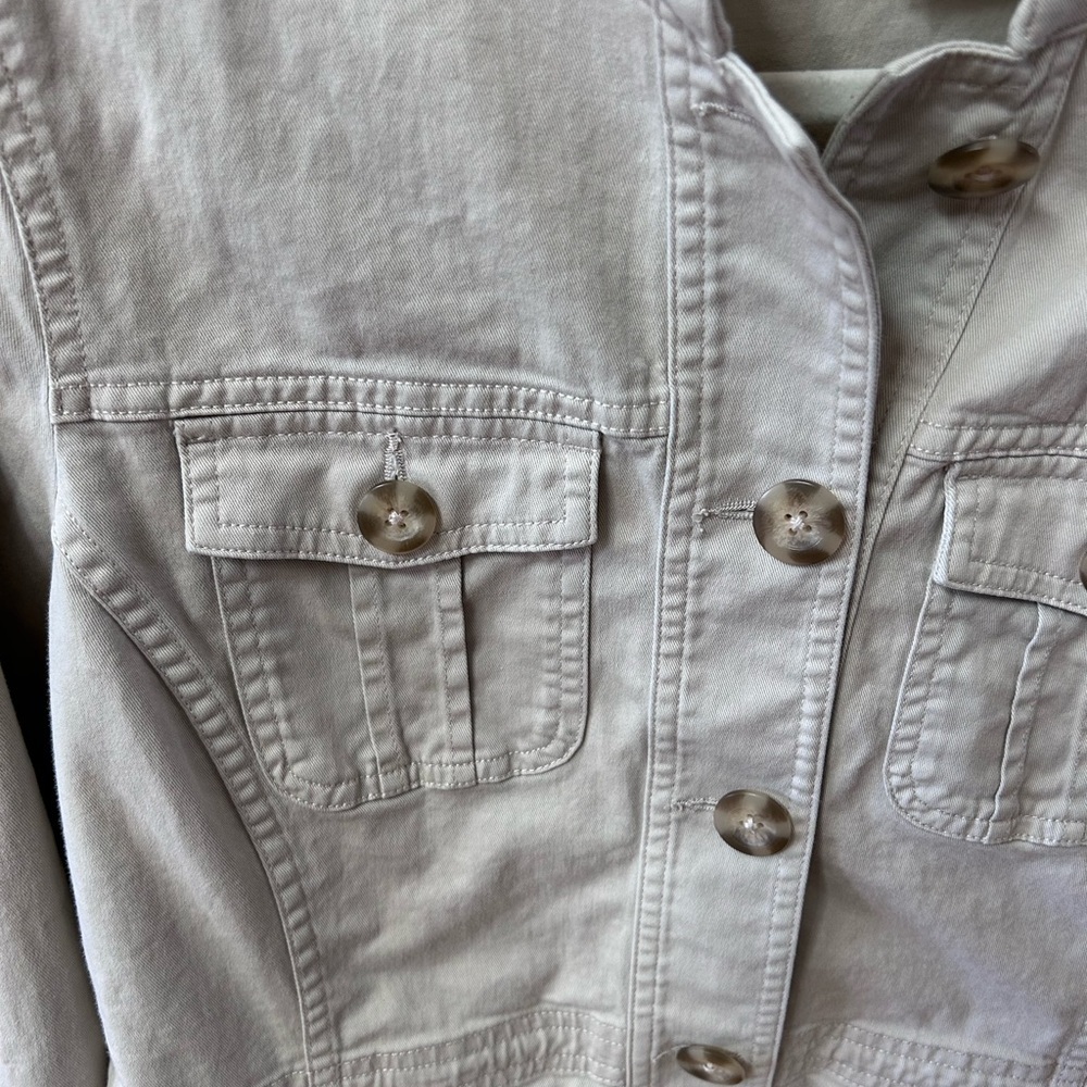 L.L.Bean tan cotton utility jacket. Preppy. Military inspired. EUC. Travel. Work - Picture 2 of 16
